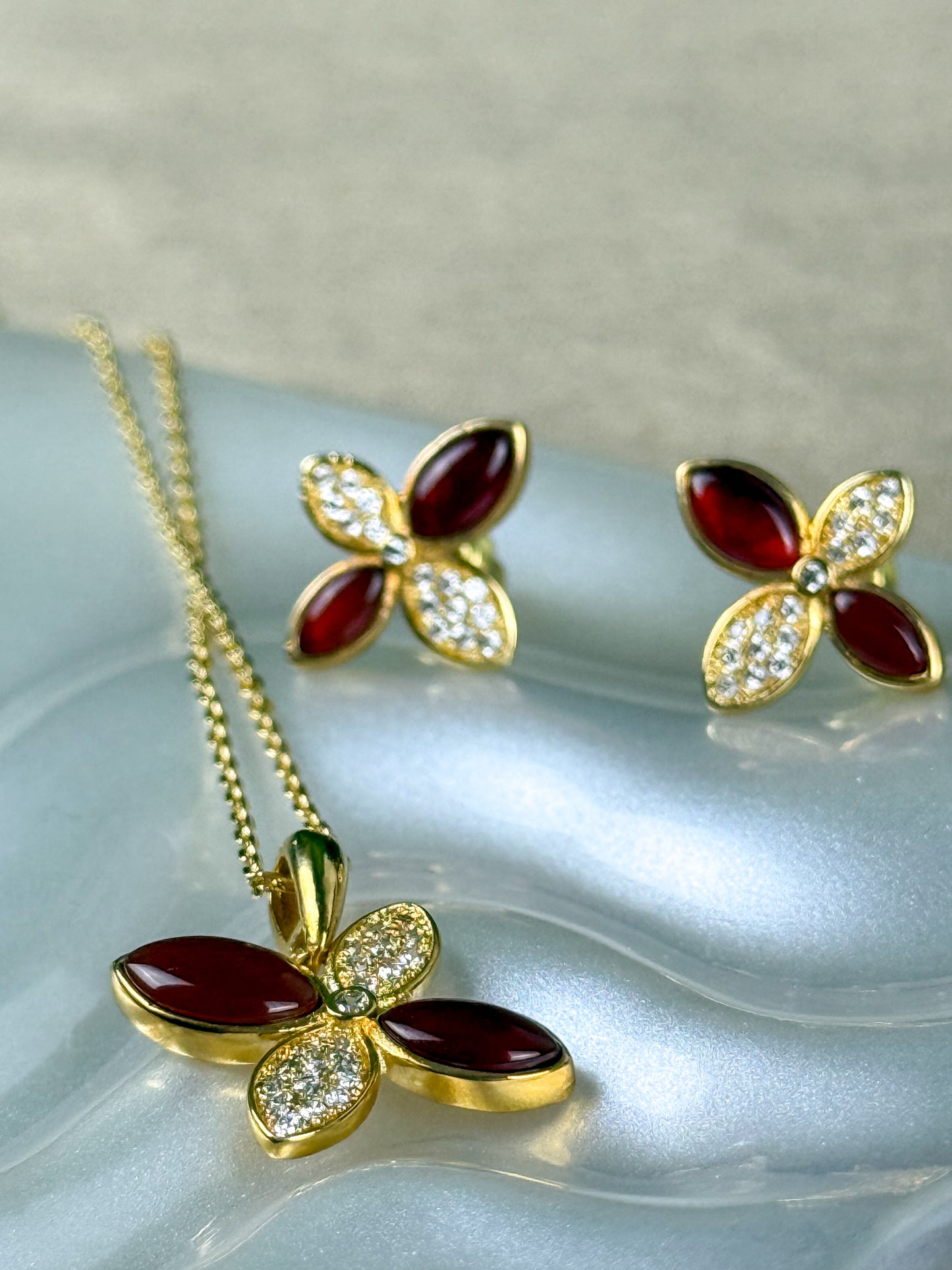 Lumi Charm - Maroon